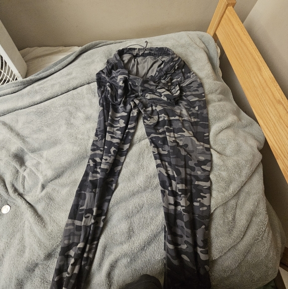 Alphhalete camo joggers large - Picture 2 of 2
